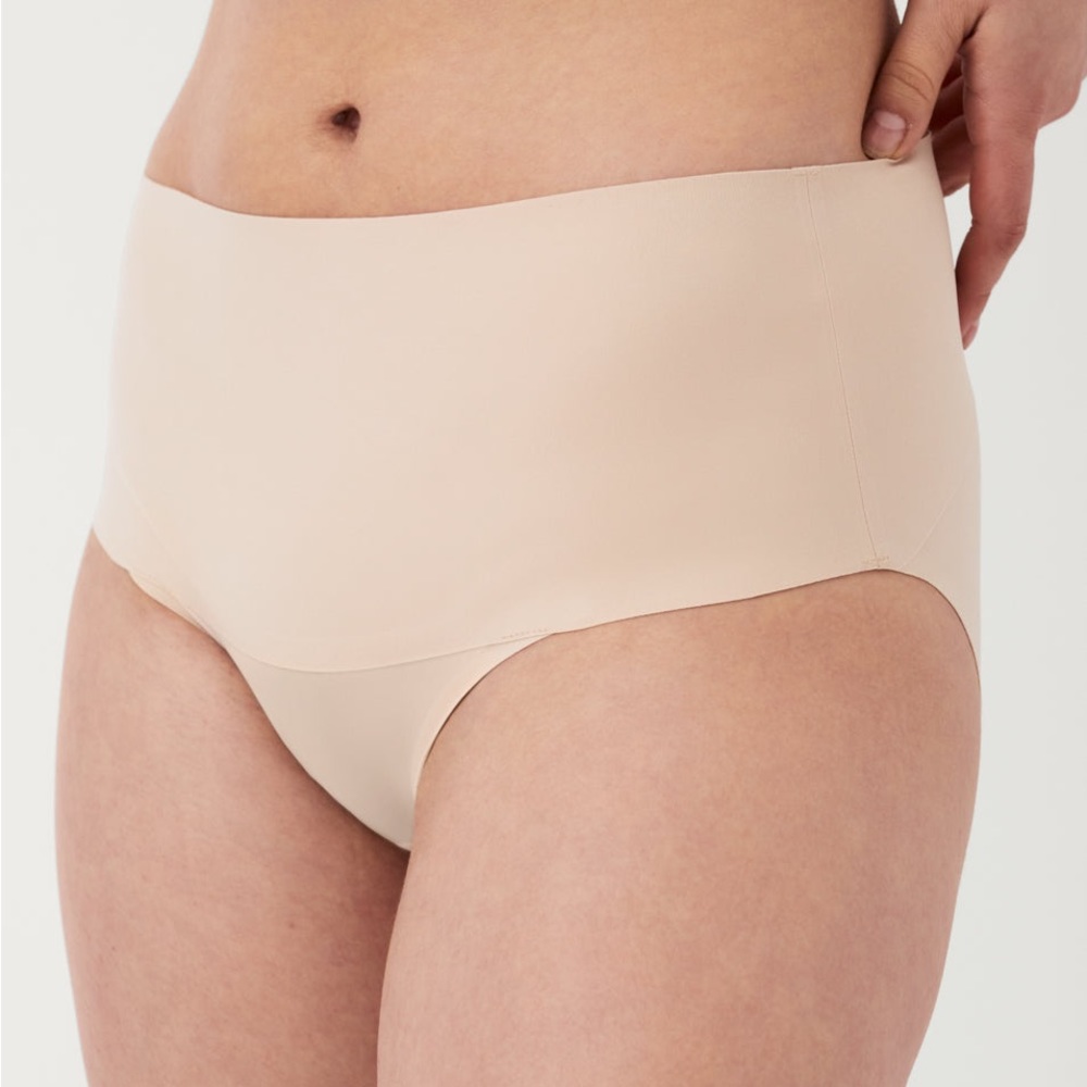 NWT SPANX Undie-tectable Brief Shapewear Undies, Soft Nude, Size: Medium.